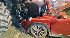 Po protestech naboural traktorista do auta. Hrozí mu ztráta řidičáku i soud