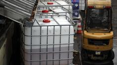 Likérky jely na dvě směny: Ve dne legální alkohol, v noci "černý"
