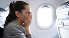 Letadlo zasáhly extrémní turbulence. Sedm lidí museli odvézt do nemocnice
