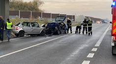 Auta uklouzla na listí, další se srazila čelně! Jeden mrtvý, sedm zraněných