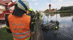 Opilý řidič skončil v rybníce, pak napadl policisty. Hrozí mu čtyři roky vězení