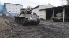 Unikátní tank před čtyřmi lety shořel při nehodě. Teď už znovu jezdí