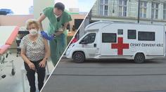 Do ulic vyrazil první mobilní očkovací tým. Jako první navštíví seniory