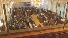 Politici ohledně platů berou zpátečku. Na řešení se ale neshodnou