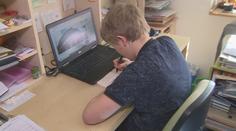 Distanční výuka dala zabrat rodičům i dětem. Uvažuje se o jejím návratu