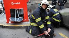 Smolař dne: Hasiči už podruhé vyprošťovali mladíka z kontejneru