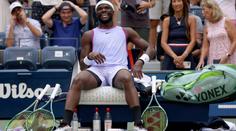 Extrémní vedra na US Open. Tenisté na kurtu omdlévají, jeden se i pozvracel