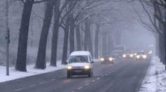 České silnice pokryje led, nejhůř bude v noci. Na horách bude sněžit