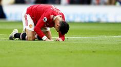 Liverpool pouze remizoval a sen o titulu mizí v dáli. United schytali debakl