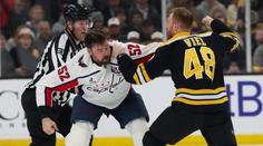 Nejlepší bitka letošní sezóny NHL? Hráči si skoro minutu vyměňovali pravé háky