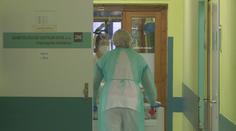 Covid naboural chod nemocnic. Chybí jim lidé i prostory. PŘEHLED