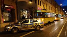 Při vyřizování účtů se v Plzni střílelo v tramvaji i na zastávce MHD!