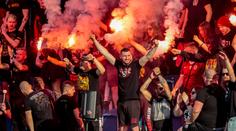 Z Letné rovnou do nemocnice. Fanouška Sparty popálila pyrotechnika