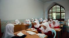 Británie v šoku: Učitelka nutila žačky psát dopisy islamistům!