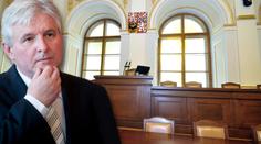 Chcete být ministrem? Premiér Rusnok bere snad každého, komu padne oblek