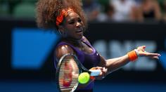 VIDEO: Kuriozní zranění. Serena Williamsová si nafackovala raketou