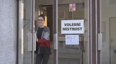 Češi si zvolí nové zastupitele a senátory. Letos se rušilo hodně okrsků