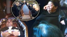 Pohřeb syna Věry Bílé: Otevřená rakev, cigarety v truhle, pláč a kolaps zdrcené matky...