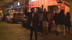 Blatný zuří! Drinky zdarma, roušky nikde. Ministr chce milionové pokuty
