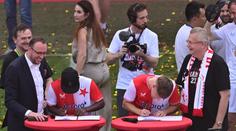 Připojili se rovnou k oslavám titulu. Slavia představila dvě nové posily