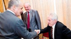 Jak Zeman knížete potkal: Vše je odpuštěno, divadlo pokračuje