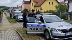 Šokující dohra tragického domácího porodu. Vdovec se chce oženit s dulou