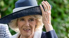 Zničená Camilla prchá od královských povinností. Králova nemoc ji vyčerpala