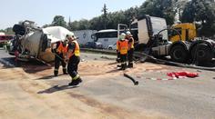 Cisterna s betonem skončila na boku, dálnice D10 byla uzavřená!