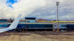 Rodina se vracela z Tenerife domů. Otec na letišti zemřel