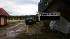 Policie zasahovala na dětském táboře: Někdo tam osahával děti