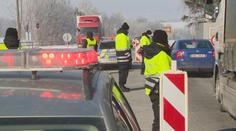 V nepohodlí i mrazu. V odříznutých okresech jsou hlídky už čtyři dny
