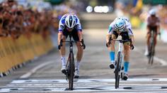 Nejtěsnější souboj na letošní Tour. O vítězi musel rozhodovat fotofiniš