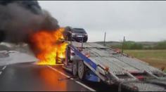 Na Kladensku hořel náklad osobních aut, škoda dosáhla čtyř milionů korun