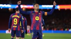 Barcelona s Atléticem musela otáčet. Lewandowski zahodil penaltu