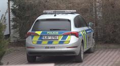 Muž na Vysočině střílel na policejní auta. Poničil i rodinný dům