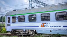 Horor v polském vlaku. Obří zpoždění, vedro i smrt pasažéra