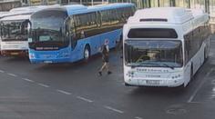 Mladík ukradl z nádraží autobus! Nevěděl, jak řadit, zničil motor