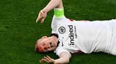 Tohle bez karty? Hráč Rangers soupeři rozkopl hlavu. Vyvázl bez trestu