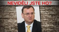 Hledá se premiér ČR. Ztratil se dnes v 3.30 hodin. Výška: 193 cm, váha 106 kg