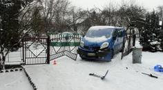 Řidič špatně zabrzdil auto! To SRAZILO DVĚ MALÉ DĚTI!