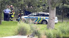 Záhada na břehu rybníka. Nejprve se našel invalidní vozík, pak mrtvola muže