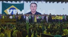 Flavio Bolsonaro zahájil prezidentskou kampaň. Pomáhá mu digitální avatar jeho otce
