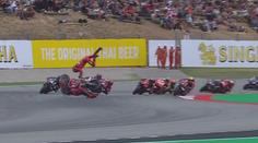 Děsivá nehoda v MotoGP! Jezdec přejel mistru světa nohy, zasahovala záchranka