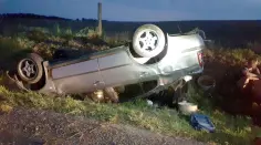 Opilý teprve 15letý řidič skončil v příkopě. V autě vezl o rok starší slečnu
