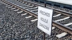 Vlak srazil u Liberce člověka. Ten odešel a hledá ho policie