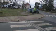 Řidič na přechodu srazil dívku a ujel. Hrozí mu až pětileté vězení