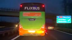 Řidič autobusu bezohledně blokoval sanitku! Prý ji neviděl ani neslyšel