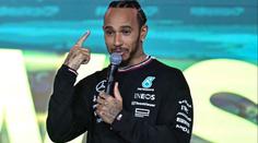 První Hamiltonova slova ve Ferrari. Nebojím se o něj, řekl šéf stáje