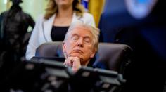 Drama v Bílém domě. Donald Trump usnul v tu nejnevhodnější chvíli