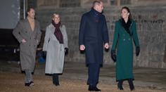 Harry a Meghan z kola ven. Královská rodina je definitivně nahradila
